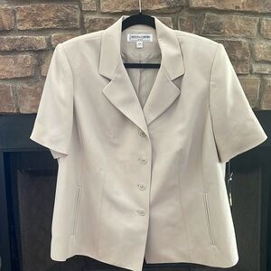 NWT Kasper & Company tan suit jacket. Size 18